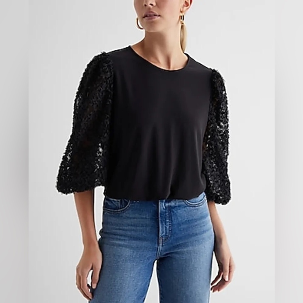 NWT EXPRESS Skimming Textured Floral Puff Sleeve Tee Black Women- Size L